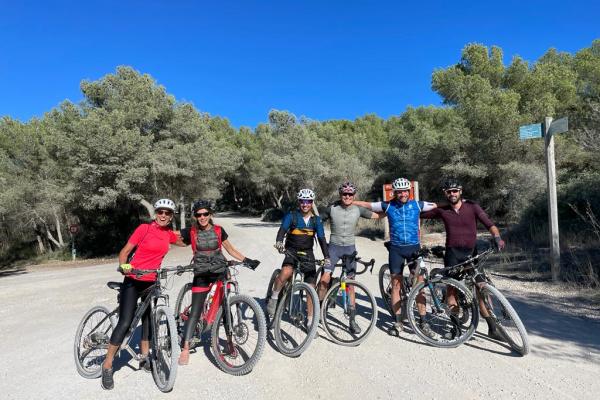 Bon ambient a la sortida en bicicleta de muntanya pel Garraf