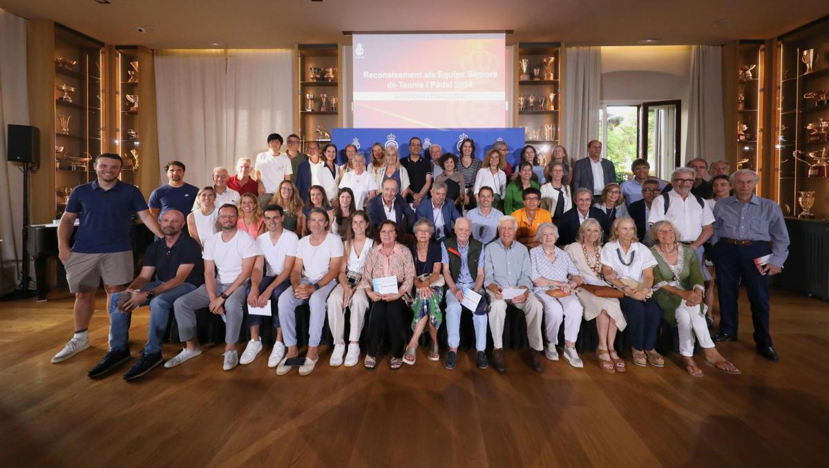 Los equipos seniors del Club reciben un merecido reconocimiento por sus éxitos de 2024