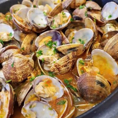 Nueva receta de nuestro chef para hacer en casa: Almejas a la marinera