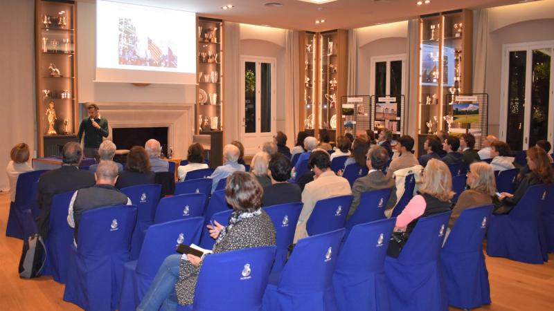 La conferència de Lorenzo Marini sobre les Fake News va omplir de preguntes i reflexions el Saló